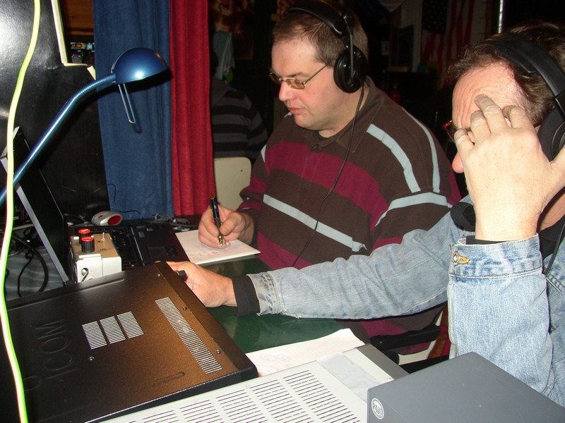 Leo PA0LMD en Clement PD4CK aan de 80m tafel